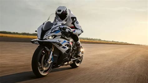 La BMW S1000 RR se renueva sutilmente espíritu RACER moto