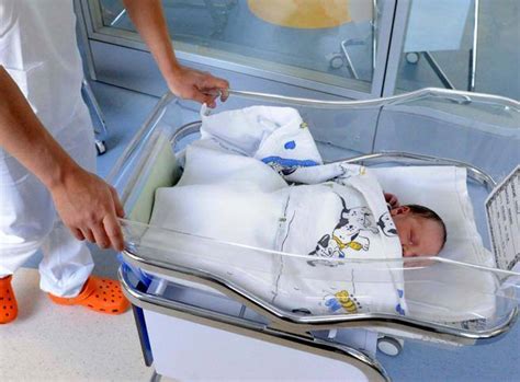 Perché ci sono sentenze così diverse sulle madri lesbiche e i padri gay