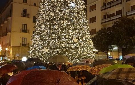 Salerno La Pioggia Rovina Il Terzo Sabato Di Luci D Artista