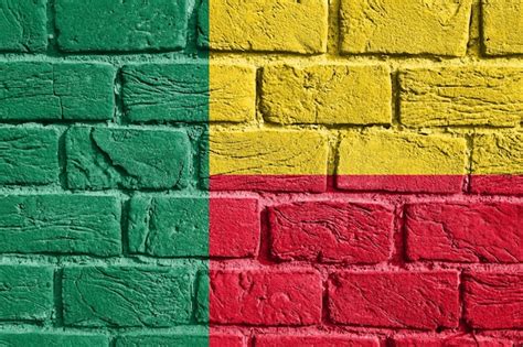 Bandeira Do Benin Na Parede Foto Premium