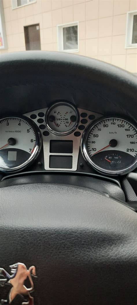 Накладка понели приборов Пежо 207 — Peugeot 207, 1,4 л, 2008 года ...