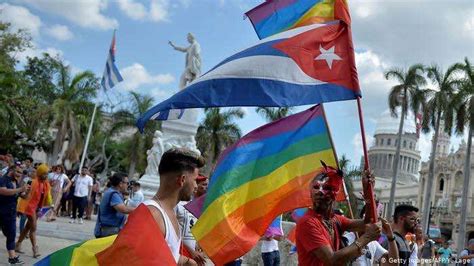 População contraria igreja e aprova casamento gay em Cuba Guia Gay