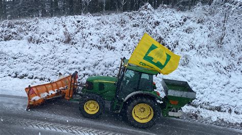 Neve Coldiretti Toscana Trattori In Azione Per Pulire Strade E