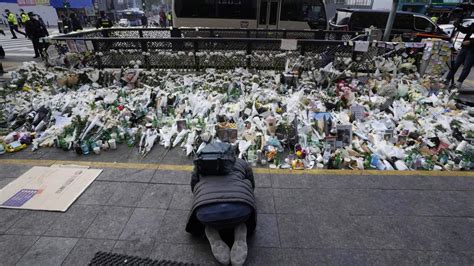 Südkoreas Polizei räumt nach Massenpanik in Seoul Fehler ein