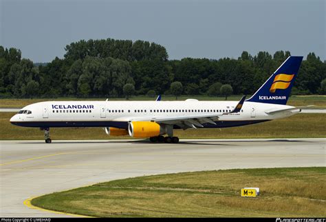 TF ISY Icelandair Boeing 757 223 WL Photo By LIWEIHAO ID 624549