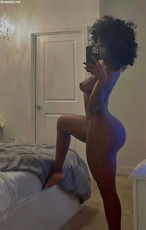 31 Sexy Black Chick Naked Mirror Selfie 34nbc THESEXIER Net