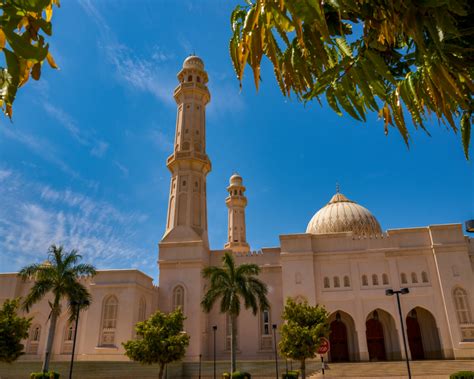 Sultan Qaboos Mosque: Tradition and Innovation - Go Salalah Tour