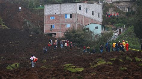 Al Menos Fallecidos Y Siete Desaparecidos Deja Un Alud De Tierra En