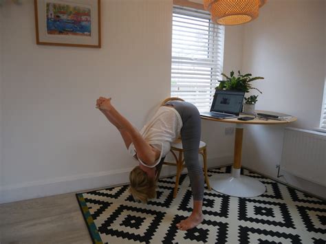 10 Desk Yoga Poses - For Office Workers in Need of Relaxation ...