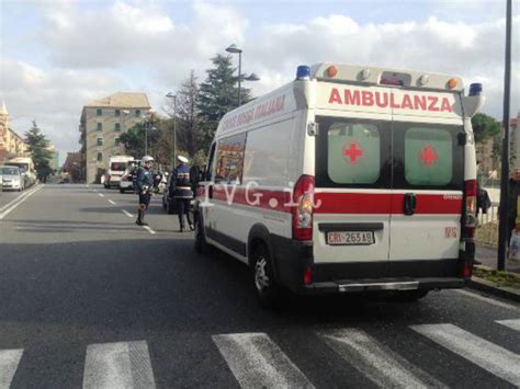 Incidente A Savona Scontro Tra Ambulanza Della Croce Rossa E Auto Due