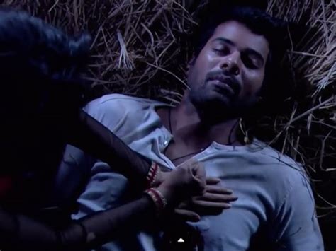 Kumkum Bhagya Pragyas Desperate Attempt To Save Abhis Life Filmibeat