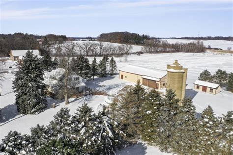 Circa 1862 Hobby Farm For Sale W/Outbuildings on 11 Acres Wisconsin ...