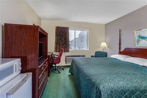 Super 8 by Wyndham Reedsburg | Reedsburg, WI Hotels