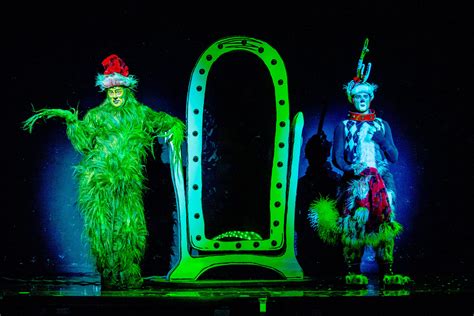 Theater Review Dr Seussâ€™ How The Grinch Stole Christmas The Musical Chicago Theatre In