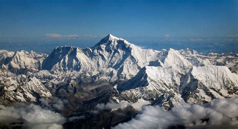 Mais De Toneladas De Lixo S O Recolhidas Em A O No Monte Everest