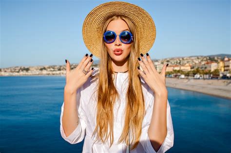 Free Photo Pretty Blonde Woman Wearing Trendy Straw Hat And Blue Sunglasses