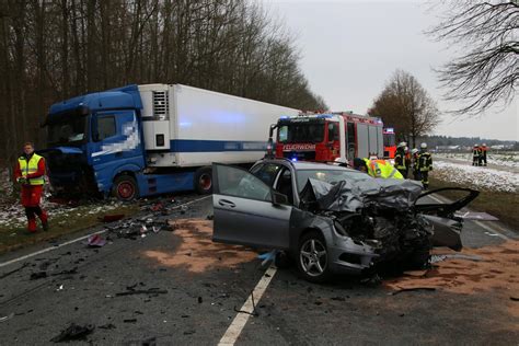 Bilder Schwerer Unfall Auf Der Bundesstra E B Bei Hohenlinden Bayern