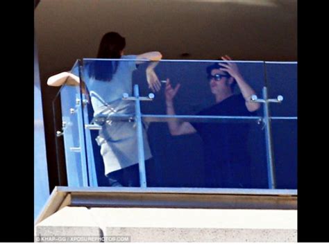 OMG! Angelina Jolie Caught Smoking During Fight With Pitt! - Filmibeat