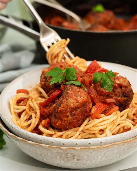 Beyond Meat Meatballs with Spicy Spaghetti Sauce – The Vegan Larder