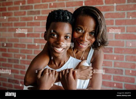 Maman Noire Banque De Photographies Et Dimages à Haute Résolution Alamy