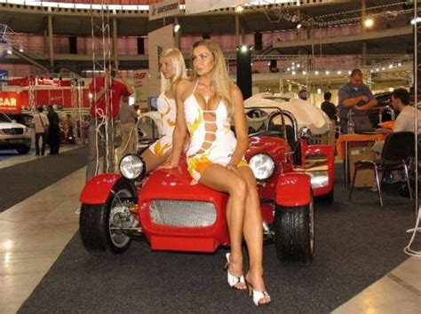 Hot Girls At Motor Shows Pics