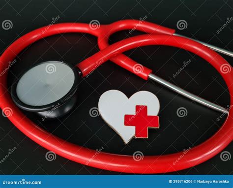 Red Stethoscope for Doctor Diagnosing Disease Stock Illustration ...