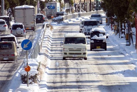 大雪：東海地方、スリップ事故相次ぐ 交通機関に乱れ 毎日新聞