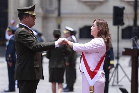 Dina Boluarte Recibe El Bastón De Mando De Las Ffaa Y La Pnp