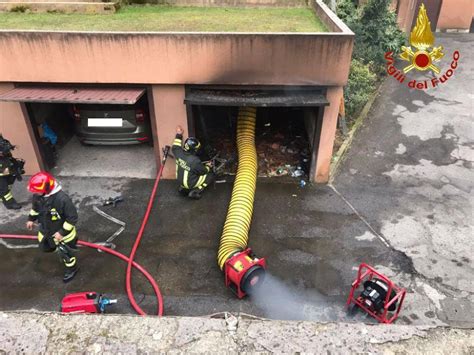 Sovico Incendio In Un Box Auto Avvolta Dalle Fiamme Vigili Del Fuoco