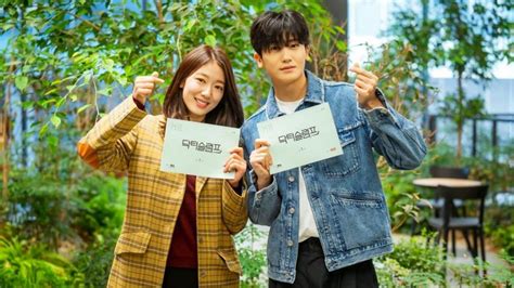 Encontro De Estrelas Park Hyung Sik E Park Shin Hye Brilham Em