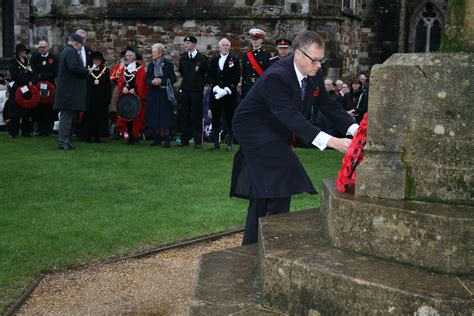 Remembrance Laying Wreath Michael Tomlinson Flickr