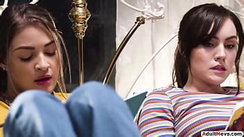 Alumna Lesbiana Se Enamora De Un Amigo XVIDEOS