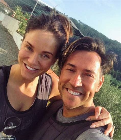 Vicky Pattison Flaunts Her Toned Curves In A Bright Green Bikini Daily Mail Online