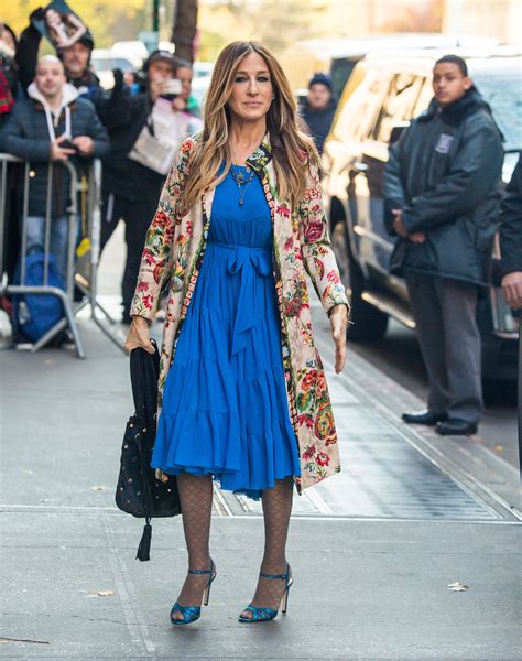 Los Looks M S Memorables De Carrie Bradshaw En Sex And The City Y And Just Like That