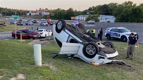 Tyler Police Respond To Pin In Wreck Involving 3 Vehicles Cbs19 Tv