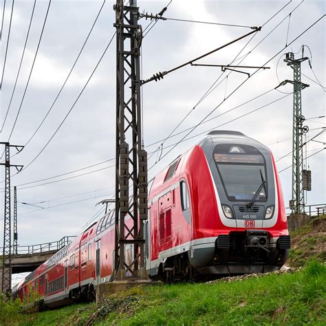 Regenfront sorgt für Behinderungen auf Autobahnen und im ÖPNV in Hessen