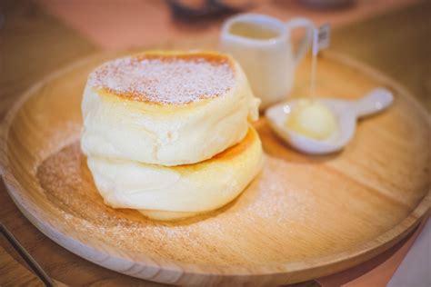 Prepara hot cakes soufflé esponjosos y deliciosos para tu desayuno con esta receta japonesa