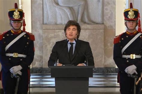 Milei lloró al inaugurar el busto de Menem en Casa Rosada Fue el