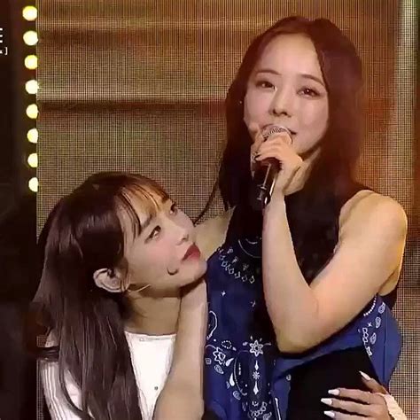 Gay Loona On Twitter Singing Videos Chuu Loona Awkward Silences