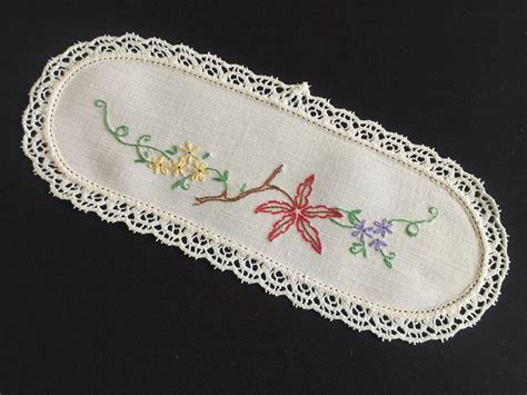 Australian Vintage Collectible Hand Embroidered Linen Sandwich Doily