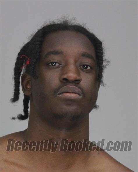 Recent Booking Mugshot For TRAYSHON DAVIS In Dallas County Texas