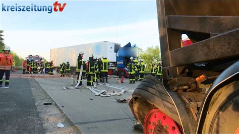 Lkw Unfall Auf Der A Zwischen Kreuz Stuhr Und As Gro Ippener