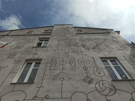 Cebularz jak słońce nad Bramą Krakowską W Lublinie powstał nowy mural