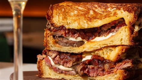 El Mejor Bikini De Madrid Se Sirve En Un Hotel De Cinco Estrellas Vogue Espa A