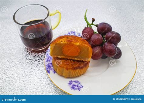 Traditional Food Moon Cake and Wine in Festival Stock Image - Image of snack, traditional: 255325039