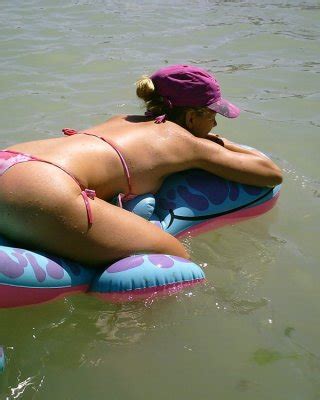 Nackte Amateur Bilder Vollbusige Freundin Oben Ohne Am Strand Porno Bilder Sex Fotos XXX