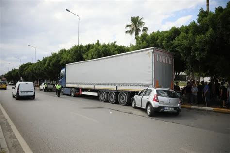 Otomobiliyle park halindeki TIR a çarpan sürücü yaralandı Antalya