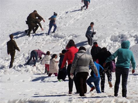 Carabineros Llevó A La Nieve A Más De 100 Estudiantes De Vicuña Y