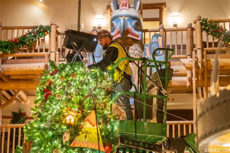 Detailed Look At Wilderness Lodge Christmas Tree Installation