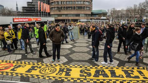 Bvb Fanmarsch Zum Stadion